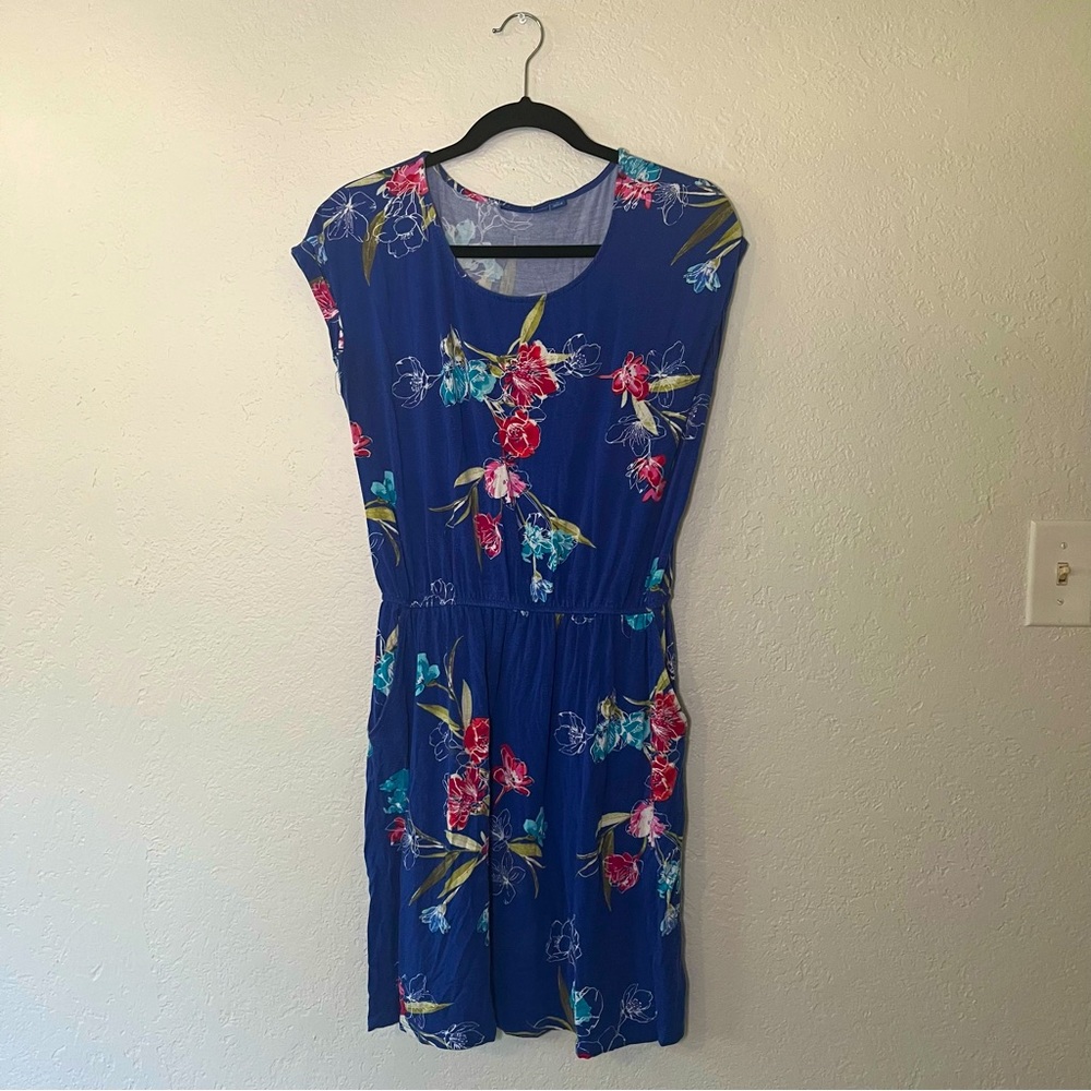 Medium Apt. 9 dress, blue with red and light blue flowers